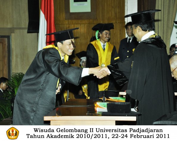 wisuda-fapet-s1-oleh-rektor-039