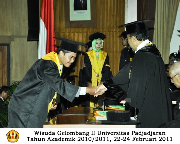 wisuda-fapet-s1-oleh-rektor-040