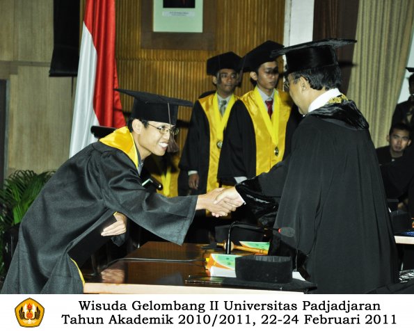 wisuda-fapet-s1-oleh-rektor-042