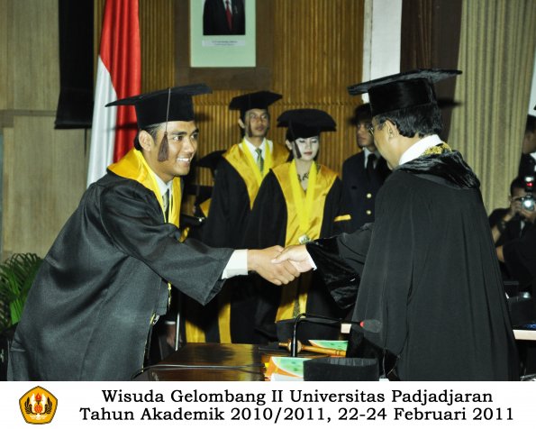 wisuda-fapet-s1-oleh-rektor-044