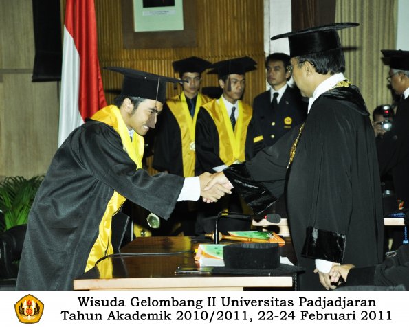 wisuda-fapet-s1-oleh-rektor-050