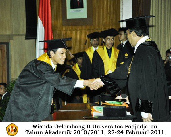 wisuda-fapet-s1-oleh-rektor-051