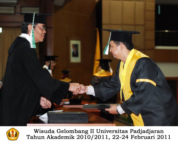 wisuda-faperta-s2-s1-amp-d3-oleh-dekan-099