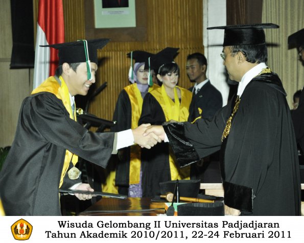 wisuda-faperta-s2-s1-amp-d3-oleh-rektor-049