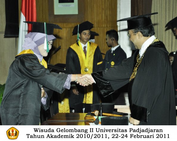 wisuda-faperta-s2-s1-amp-d3-oleh-rektor-053