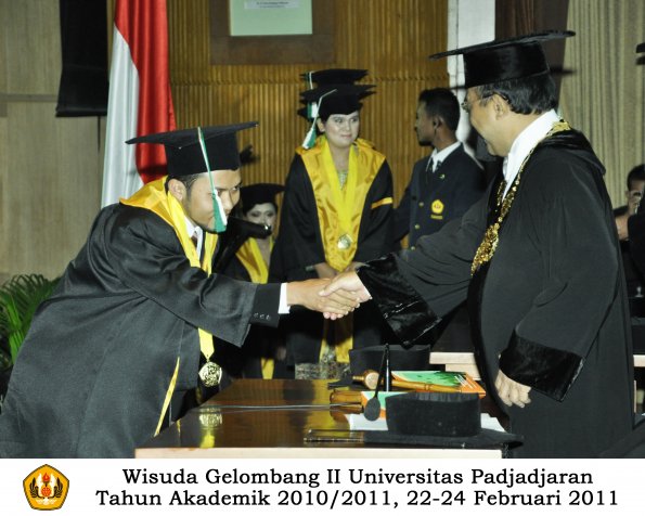 wisuda-faperta-s2-s1-amp-d3-oleh-rektor-069