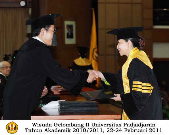 wisuda-pasca-oleh-direktur-032