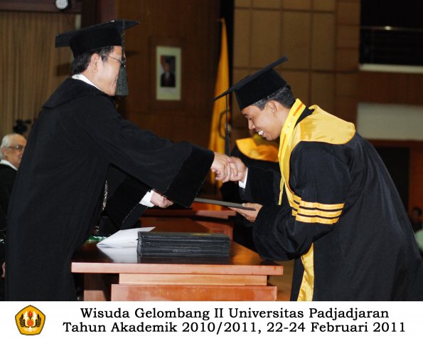 wisuda-pasca-oleh-direktur-033