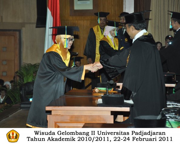 wisuda-farmasi-profesi-dan-s1-oleh-rektor-134