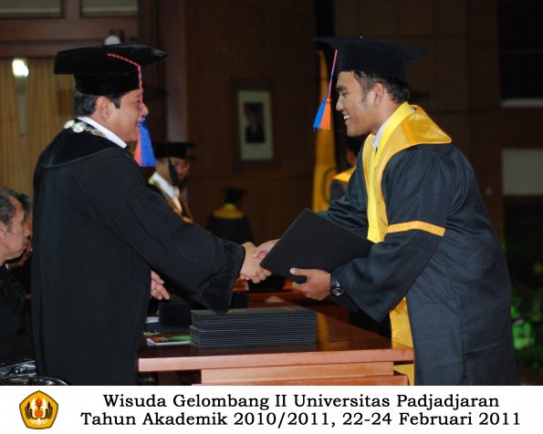 wisuda-ftg-s2-dan-s1-oleh-dekan-029