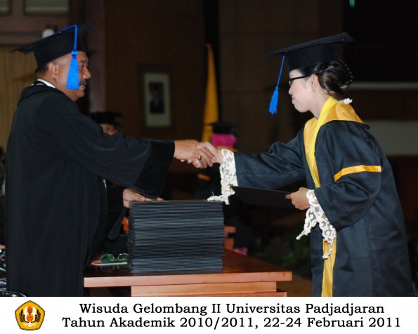 wisuda-fisip-s1-dan-d3-oleh-dekan-074