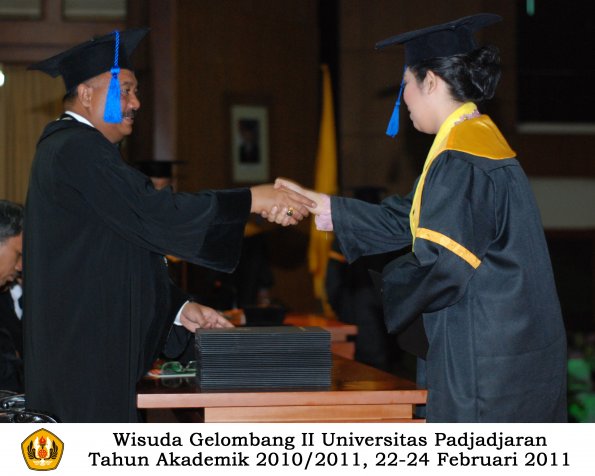 wisuda-fisip-s1-dan-d3-oleh-dekan-159