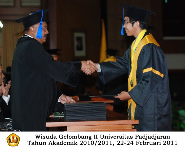 wisuda-fisip-s1-dan-d3-oleh-dekan-162