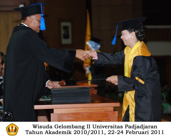 wisuda-fisip-s1-dan-d3-oleh-dekan-166