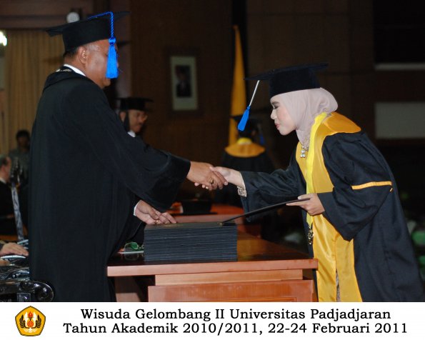 wisuda-fisip-s1-dan-d3-oleh-dekan-232