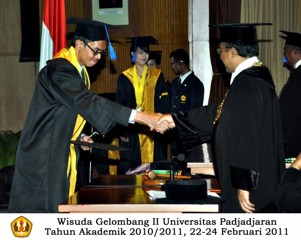 wisuda-fisip-s1-dan-d3-oleh-rektor-025