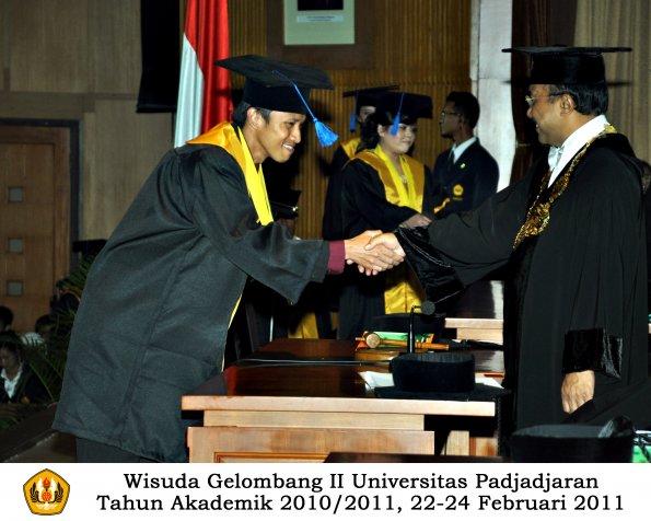 wisuda-fisip-s1-dan-d3-oleh-rektor-031