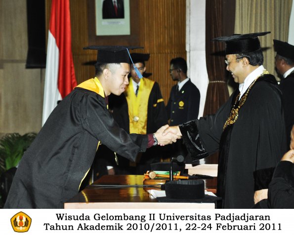 wisuda-fisip-s1-dan-d3-oleh-rektor-038