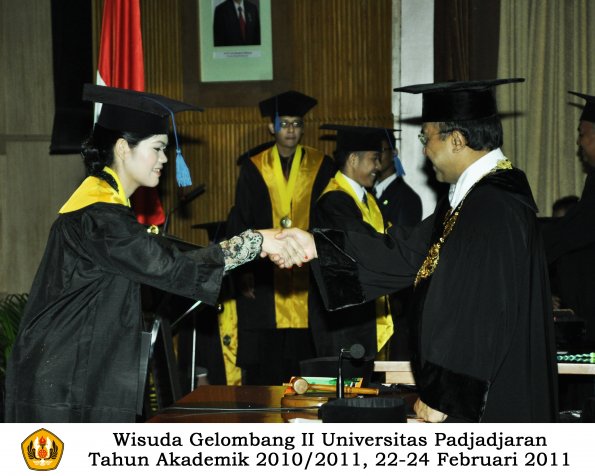 wisuda-fisip-s1-dan-d3-oleh-rektor-056