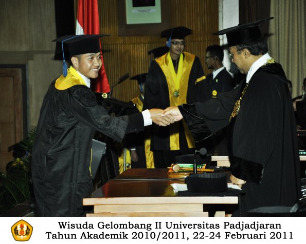 wisuda-fisip-s1-dan-d3-oleh-rektor-058