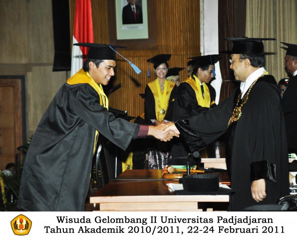 wisuda-fisip-s1-dan-d3-oleh-rektor-061