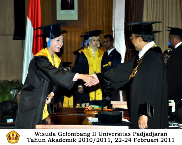 wisuda-fisip-s1-dan-d3-oleh-rektor-064