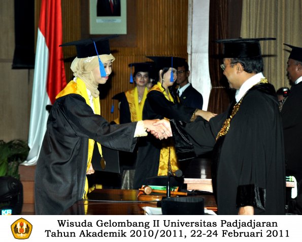 wisuda-fisip-s1-dan-d3-oleh-rektor-067