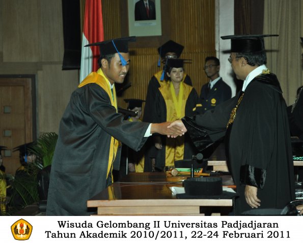 wisuda-fisip-s1-dan-d3-oleh-rektor-079