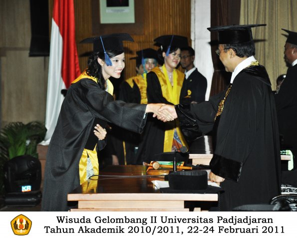 wisuda-fisip-s1-dan-d3-oleh-rektor-080