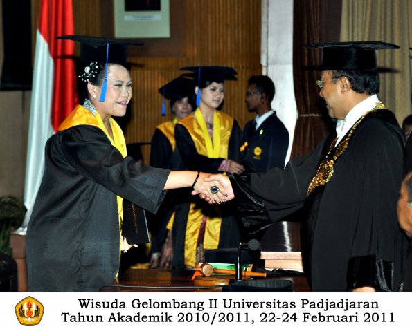 wisuda-fisip-s1-dan-d3-oleh-rektor-090