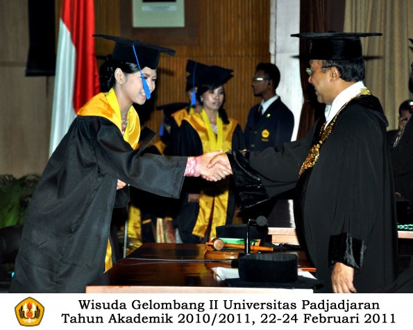 wisuda-fisip-s1-dan-d3-oleh-rektor-092