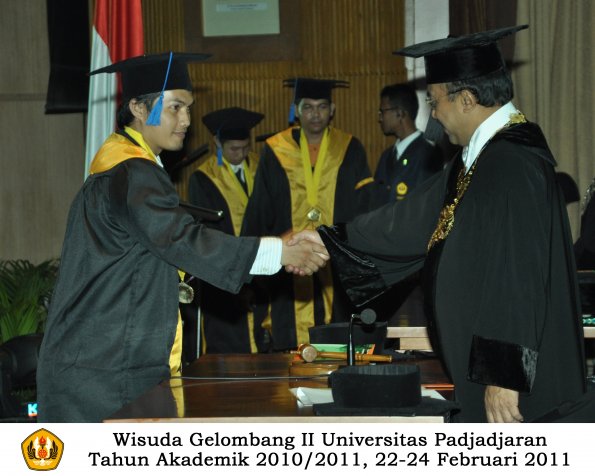 wisuda-fisip-s1-dan-d3-oleh-rektor-103