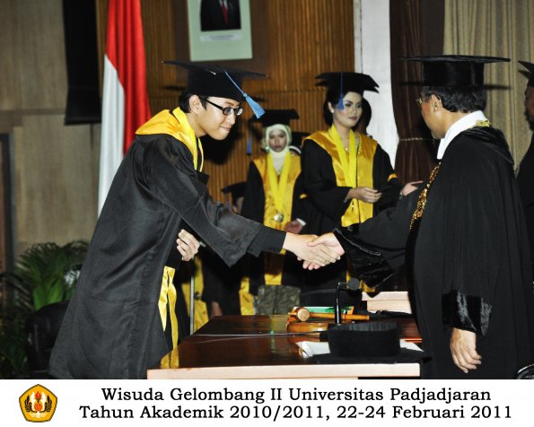 wisuda-fisip-s1-dan-d3-oleh-rektor-107