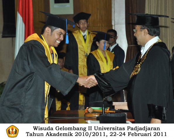 wisuda-fisip-s1-dan-d3-oleh-rektor-110