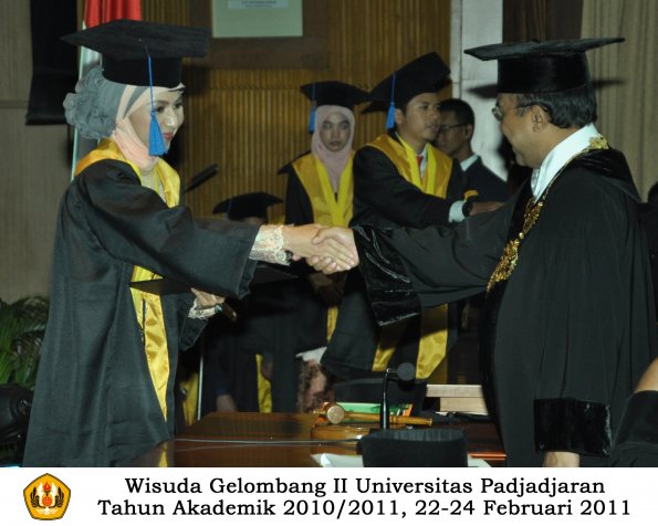 wisuda-fisip-s1-dan-d3-oleh-rektor-115