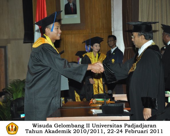 wisuda-fisip-s1-dan-d3-oleh-rektor-118