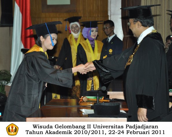 wisuda-fisip-s1-dan-d3-oleh-rektor-120