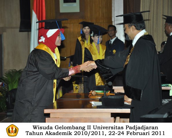 wisuda-fisip-s1-dan-d3-oleh-rektor-134