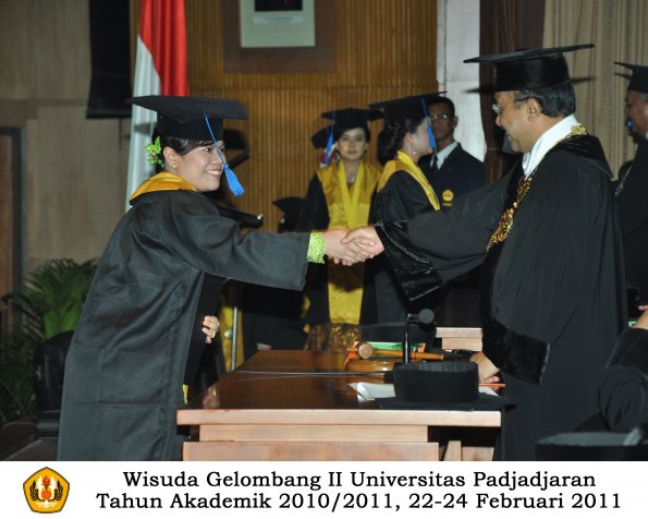 wisuda-fisip-s1-dan-d3-oleh-rektor-144