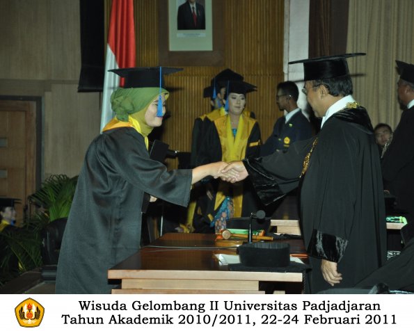 wisuda-fisip-s1-dan-d3-oleh-rektor-146