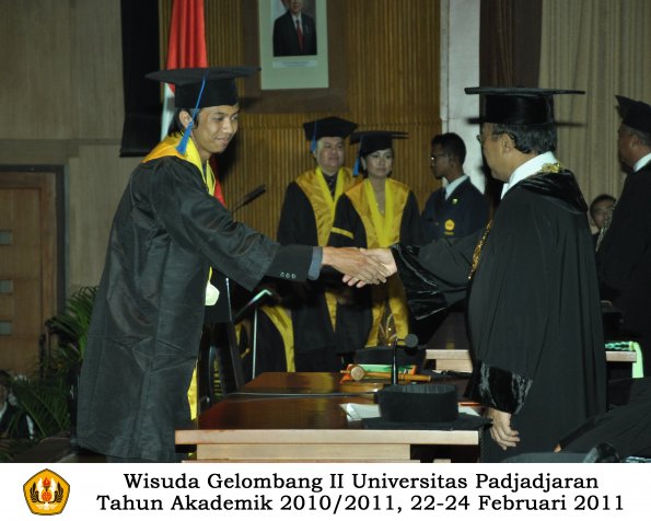 wisuda-fisip-s1-dan-d3-oleh-rektor-150