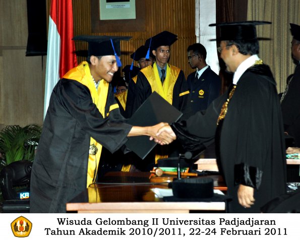 wisuda-fisip-s1-dan-d3-oleh-rektor-153