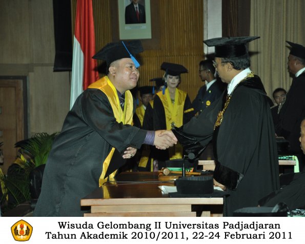 wisuda-fisip-s1-dan-d3-oleh-rektor-154