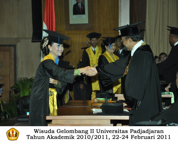 wisuda-fisip-s1-dan-d3-oleh-rektor-156