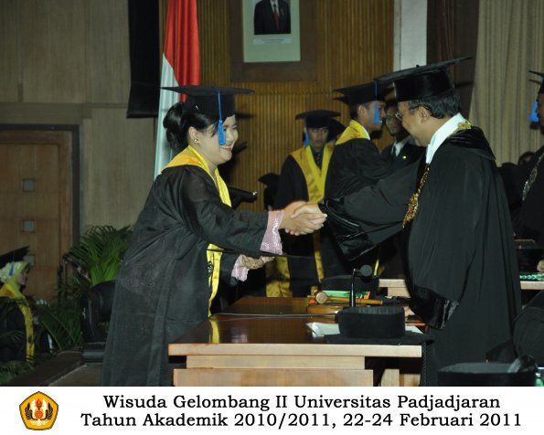 wisuda-fisip-s1-dan-d3-oleh-rektor-158