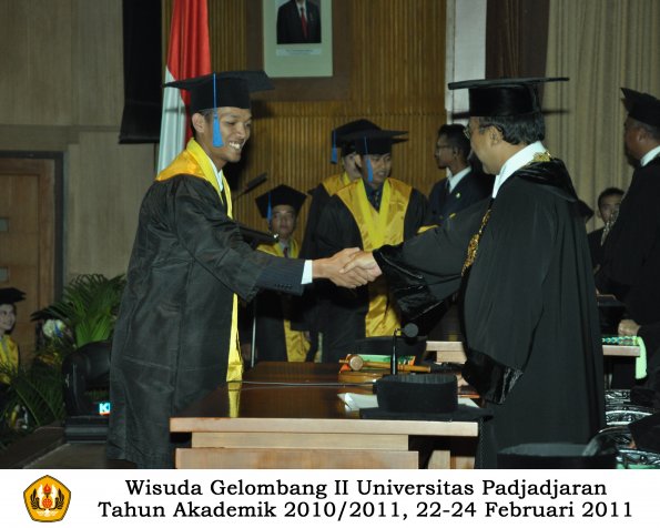 wisuda-fisip-s1-dan-d3-oleh-rektor-160