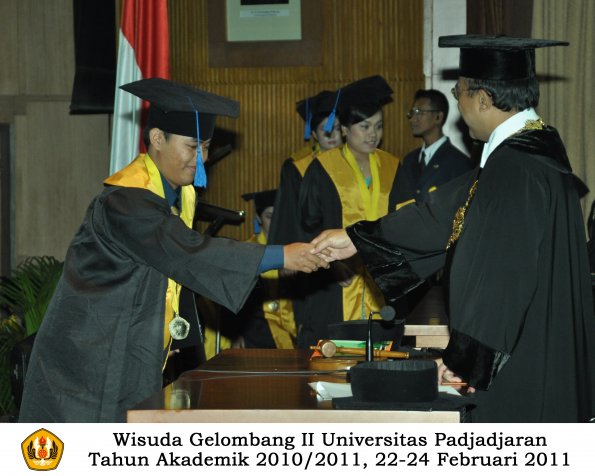 wisuda-fisip-s1-dan-d3-oleh-rektor-162