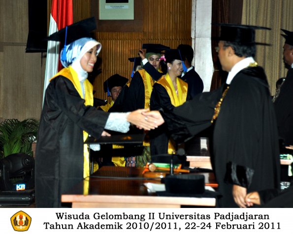 wisuda-fisip-s1-dan-d3-oleh-rektor-164