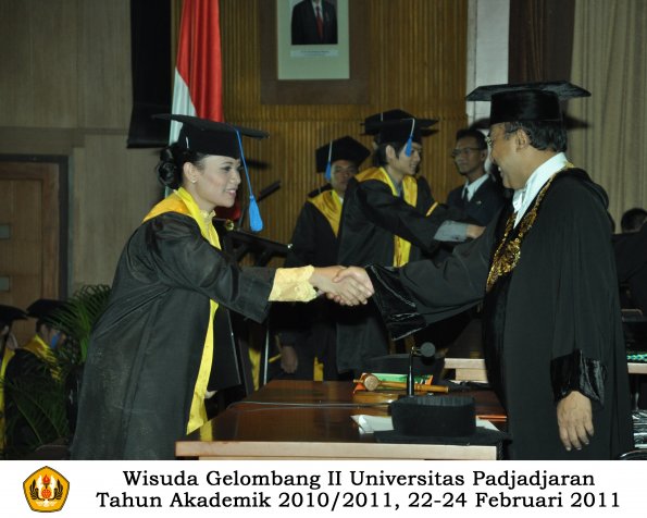 wisuda-fisip-s1-dan-d3-oleh-rektor-165