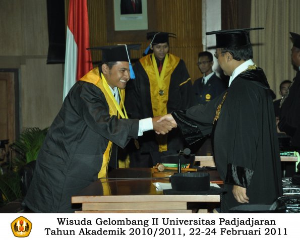 wisuda-fisip-s1-dan-d3-oleh-rektor-170